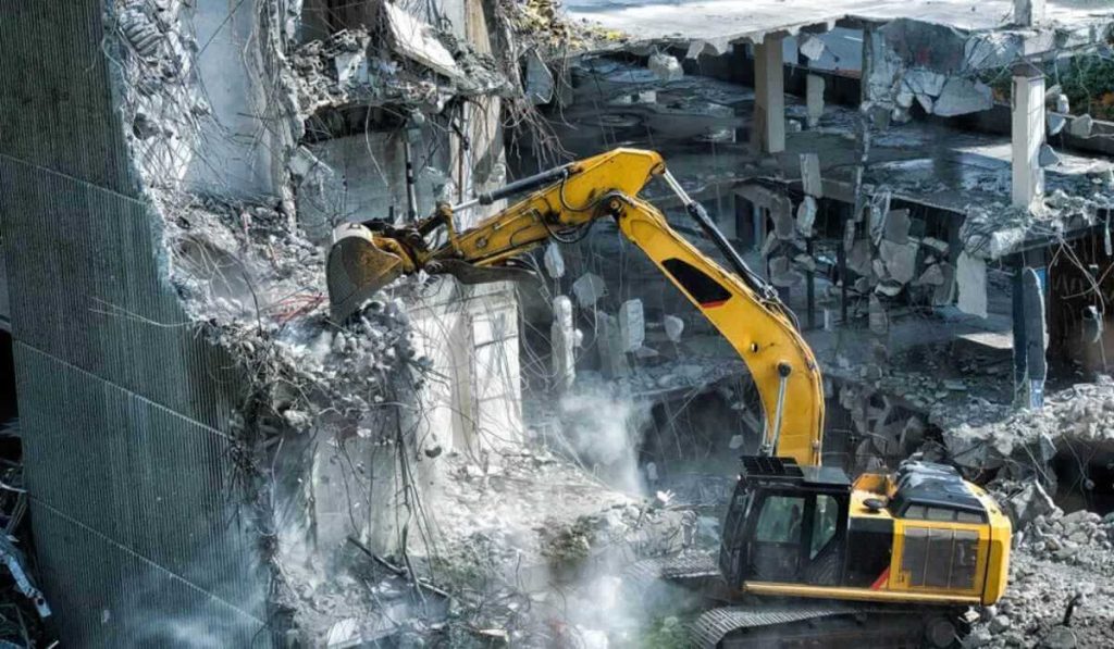 How Mini Excavators Can Ease Tight-Access Demolition